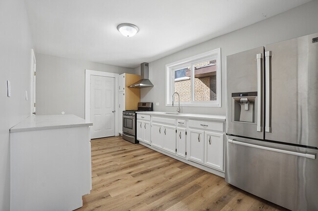 Photo - 906 State St