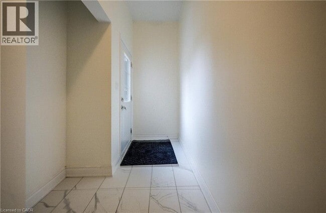 Photo - 255 Woolwich St