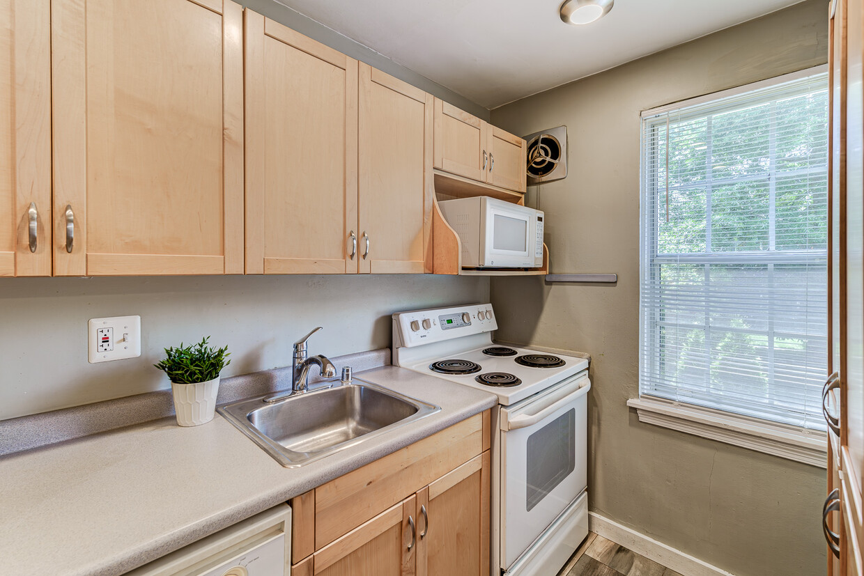 Kitchen - 109 E Glebe Rd (Alexandria, VA)