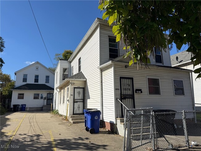 Building Photo - 1576 E 36th St Unit 2 Front