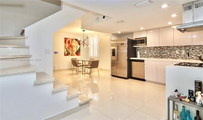 Building Photo - 20350 W Country Club Dr Rental