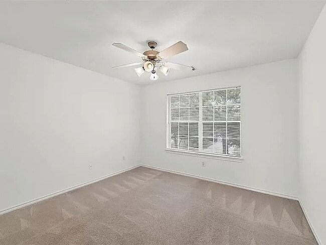 Photo - 20127 Broad Run Ln