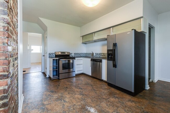 Photo - 2823 Cobden St Unit 1