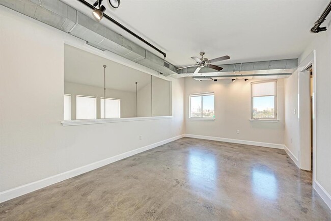 Photo - 807 E 14th St Unit 306