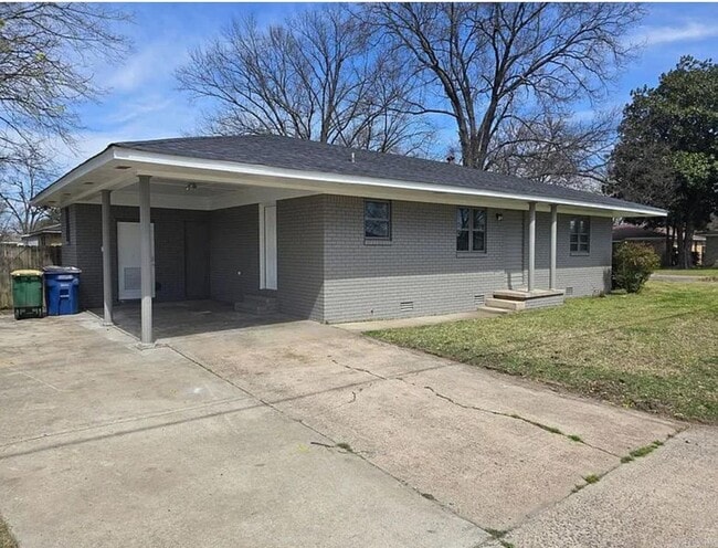 Photo - 701 Cedar St