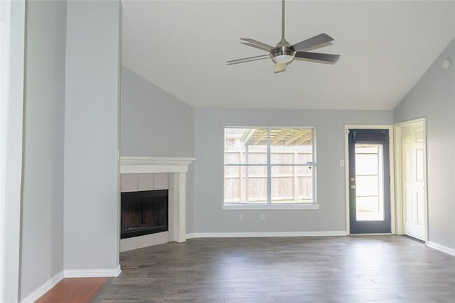 Photo - 822 Oak Lodge Ct
