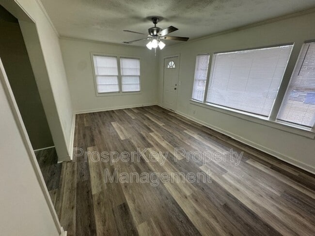 Photo - 5710 August Ave