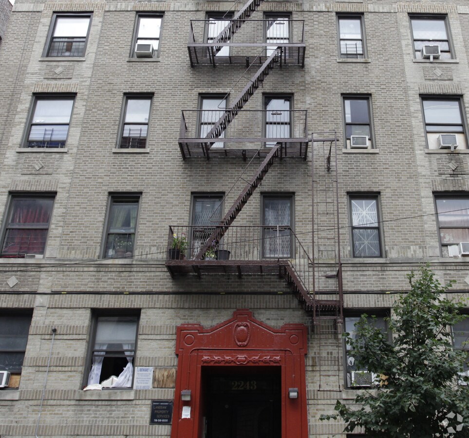 Photo - 2243-2247 Ryer Avenue