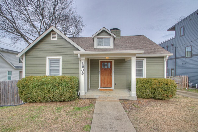 Building Photo - 1609A Cahal Ave