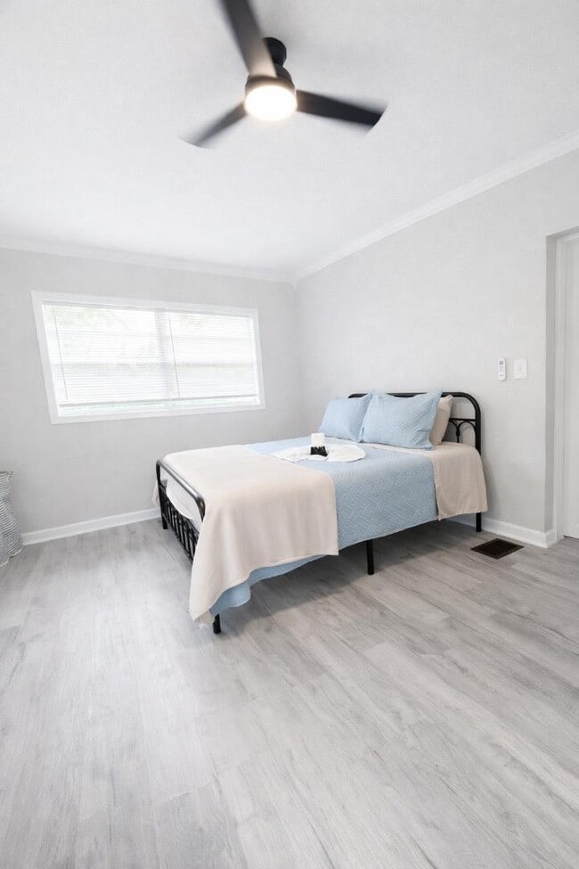 Photo - 807 Ave M SW