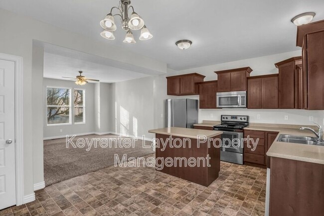 Photo - 826 W 1600 S