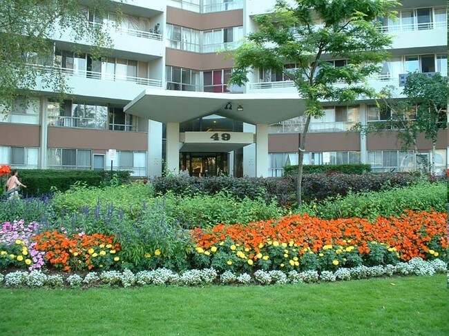 Photo - Rideau Towers