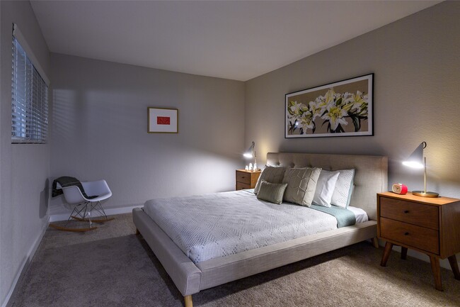Building Photo - 8787 Hammerly Blvd Unit 226 Rental