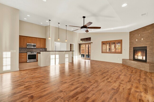 Photo - Large 4 bedroom 4.5 Bathroom Single Family House on Large Lot