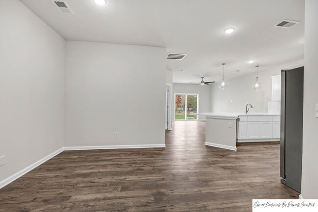 Photo - STUNNING TOWNHOME IN BLYTHEWOOD