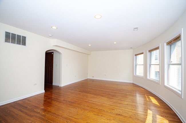 Photo - 7554 N Claremont Ave Unidad 2