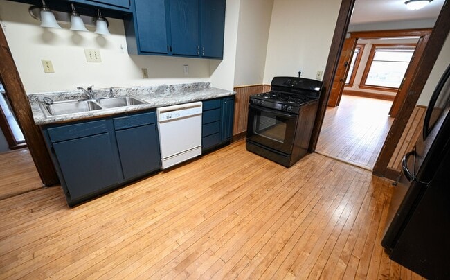 Photo - 405-407 W Main St - Duplex Unit 407