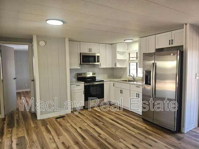 Photo - 901 S 95th St
