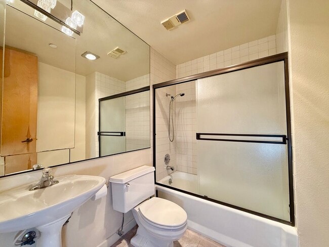 Photo - 4082 Albatross St