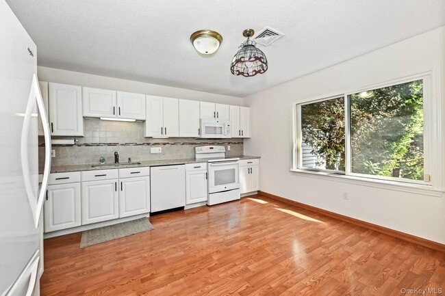 Photo - 750 C Heritage Hls Unidad B