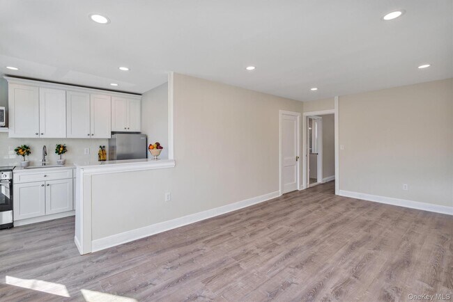 Photo - 641 Willis Ave Unit 2 Front