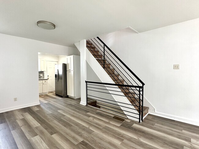 Photo - 2043 McClellan St