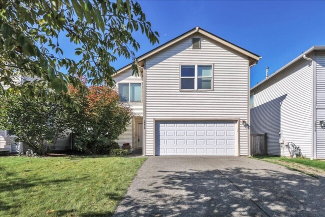 Building Photo - Stylish Yelm Home with A/C, Butcher Block Counters & Fully Fenced Yard!
