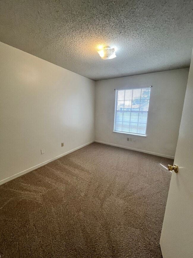 Photo - 133 Classic Ct