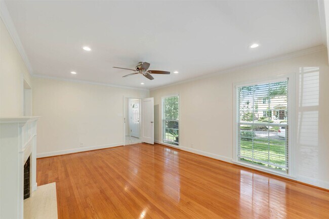 Photo - 2343 Shakespeare St