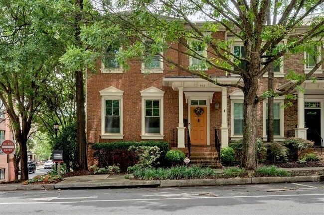 Photo - 942 Glenwood Ave SE House