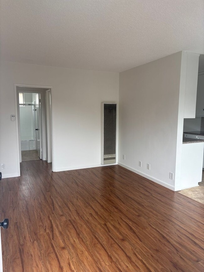 Building Photo - Quo Vadis 08-LA Rental