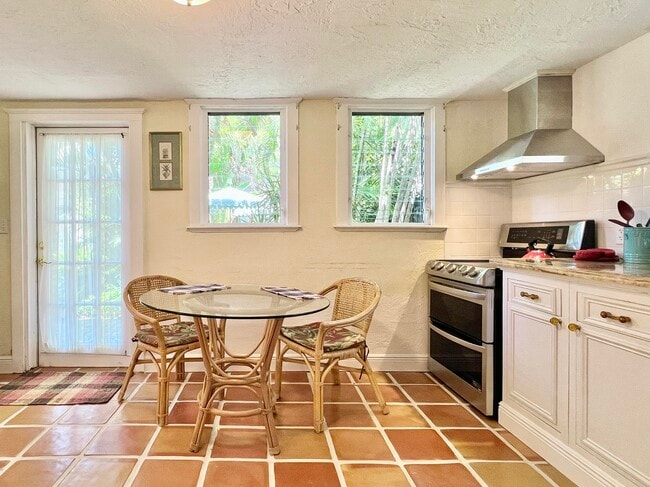 Photo - 336 Monroe Dr Unit 2