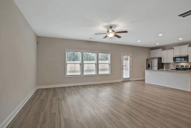 Photo - 156 Chase Landing Dr