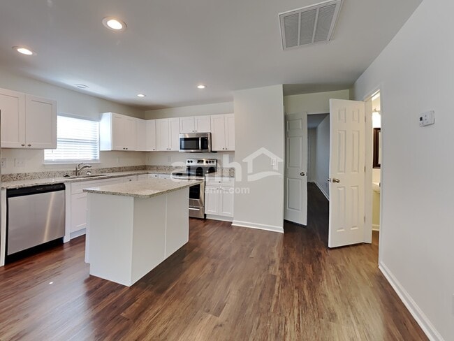 Photo - 2034 Fiona Way