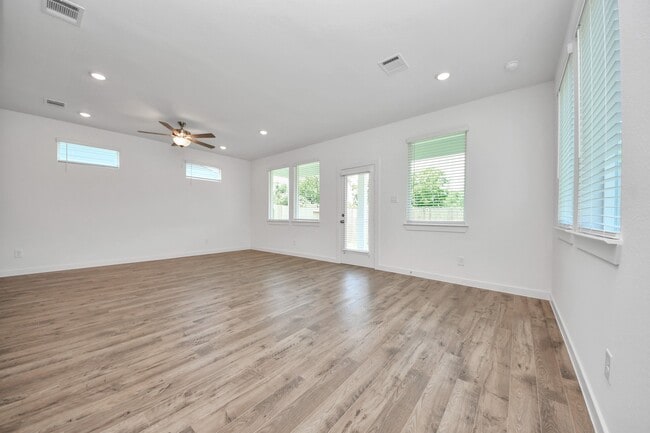Photo - 2138 Olivos St