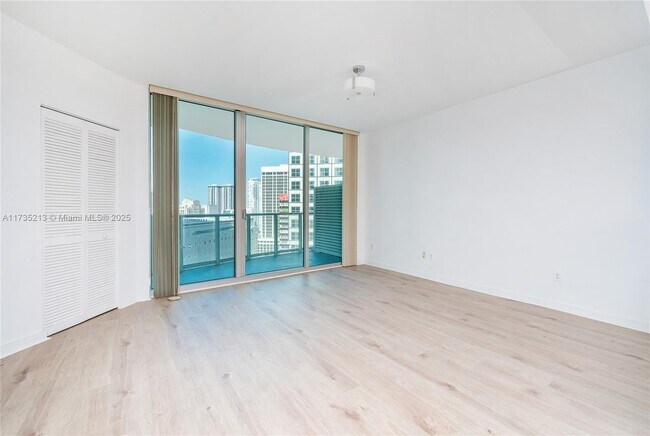 Photo - 300 S Biscayne Blvd Unit T-1905