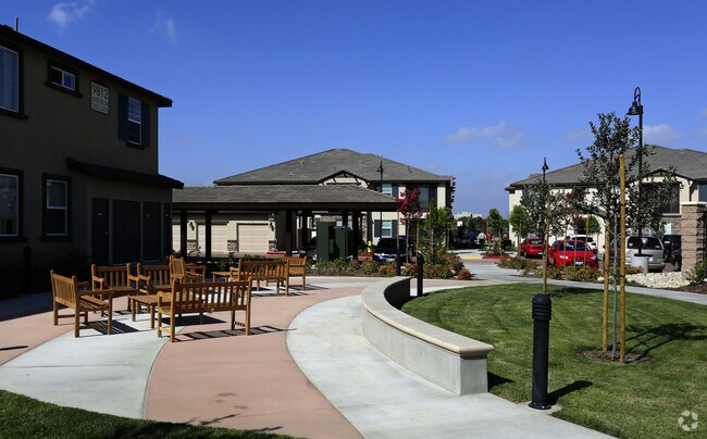 Photo - Cedar Glen Apartments