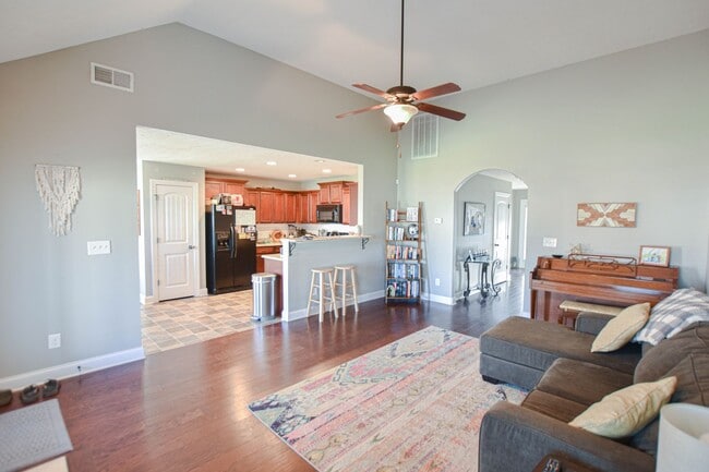 Photo - Pet Friendly Three Bedroom!