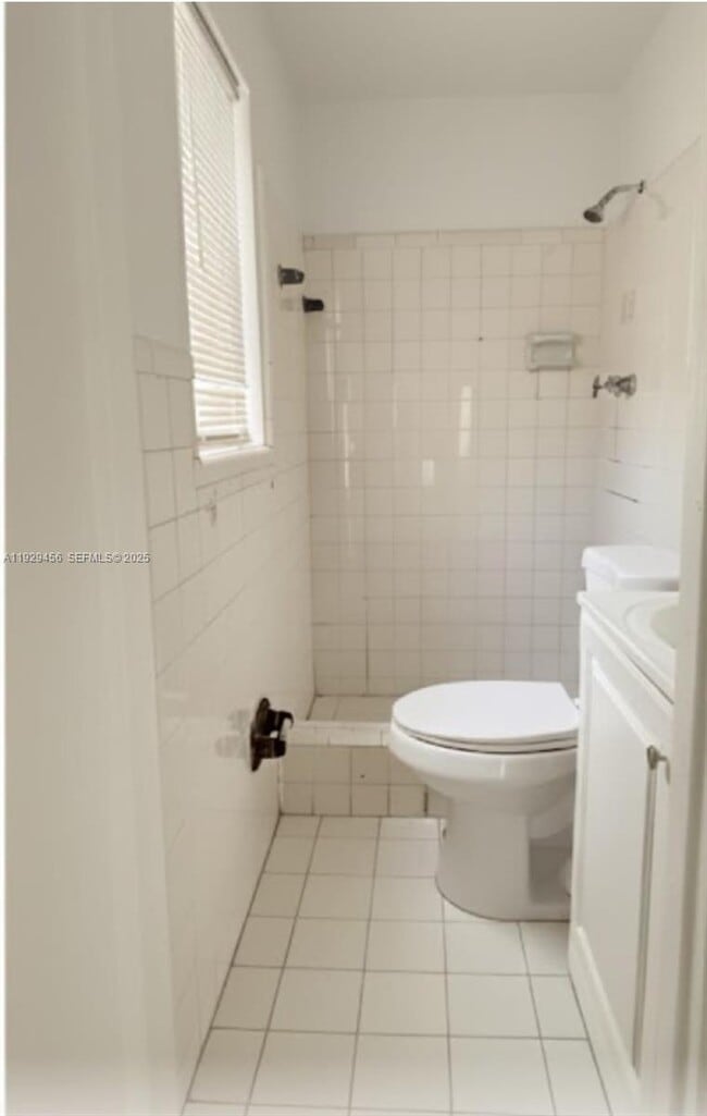 Photo - 1820 Funston St Unidad A