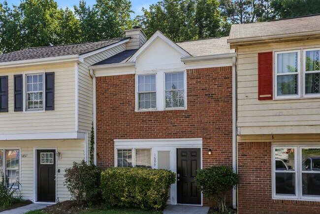 Photo - 1699 Winchester Way SE