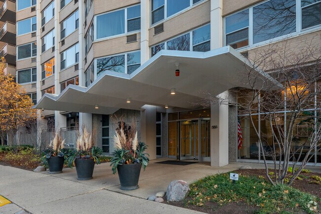 Photo - 555 W Cornelia Ave