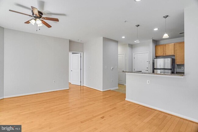 2655 Prosperity Ave Unit 201