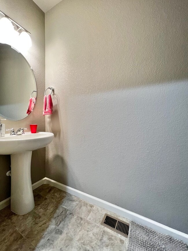 Photo - 4 Bed 3 Bath Available August 1st in Windsor!!!