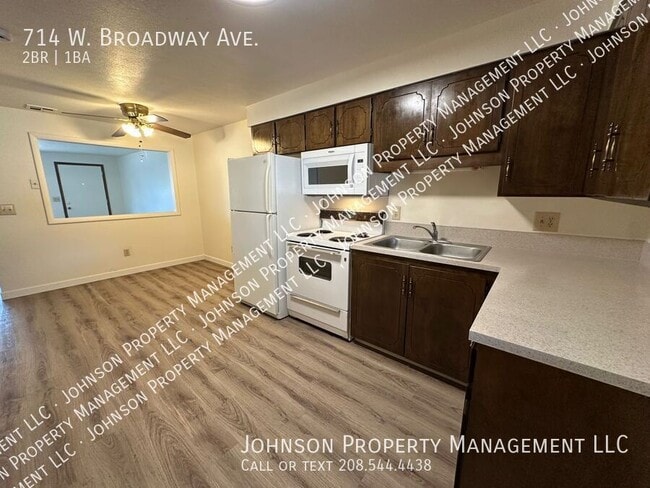 Photo - 714 W Broadway Ave