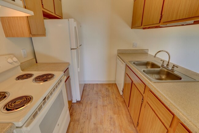 Photo - Americana Lakewood Apartments