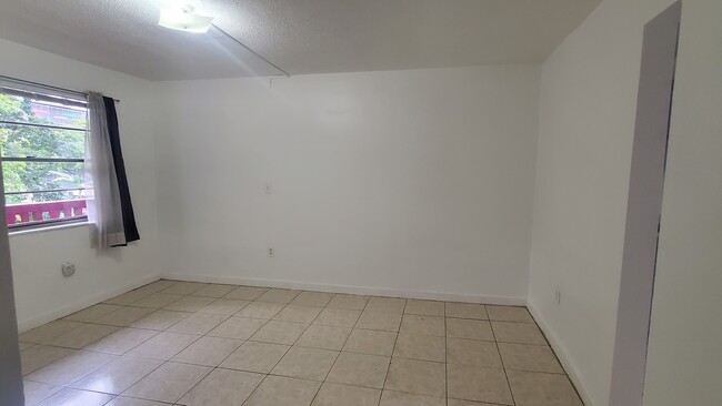 Photo - 152 SW 9th St Unidad Apt 4