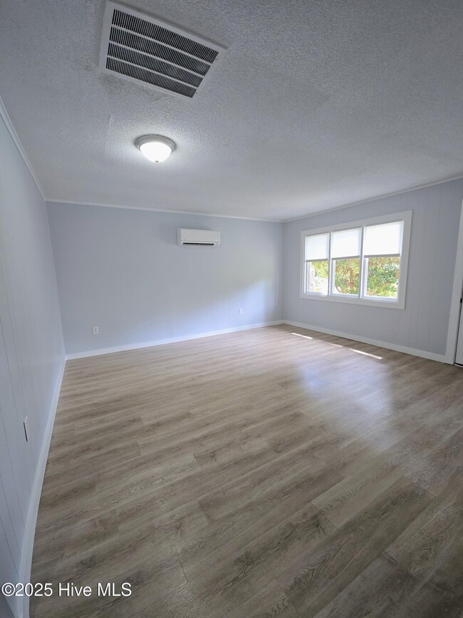 Photo - 1330 N Howe St