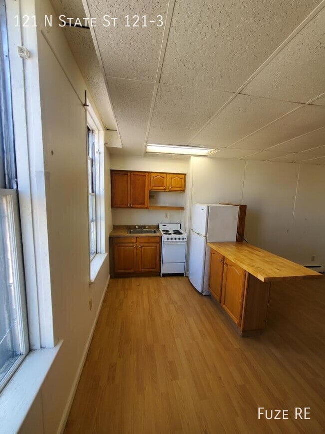 Photo - 121 State St N