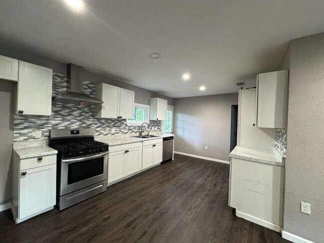 Photo - 1910 Little St