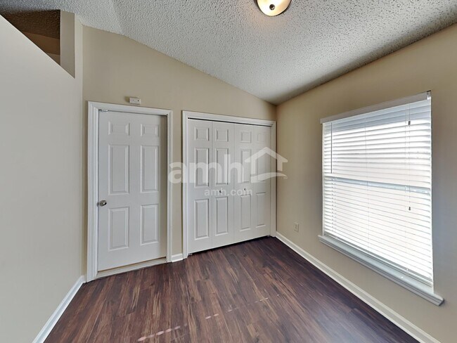 1758 Dartmouth Dr